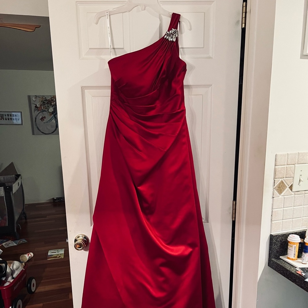 David’s Bridal Satin Apple Size 6 One Shoulder Bridesmaid Dress